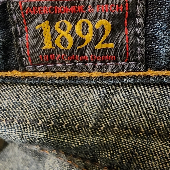 Abercrombie midrise straight leg cropped jeans. Size 4. - Picture 4 of 5